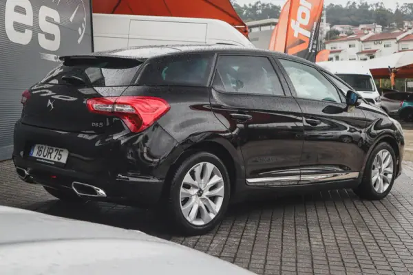 DS DS5 2018 - 16550 EUR, 136800 km - AUTO.MOTO.pt - 136800km - foto 13 de 23