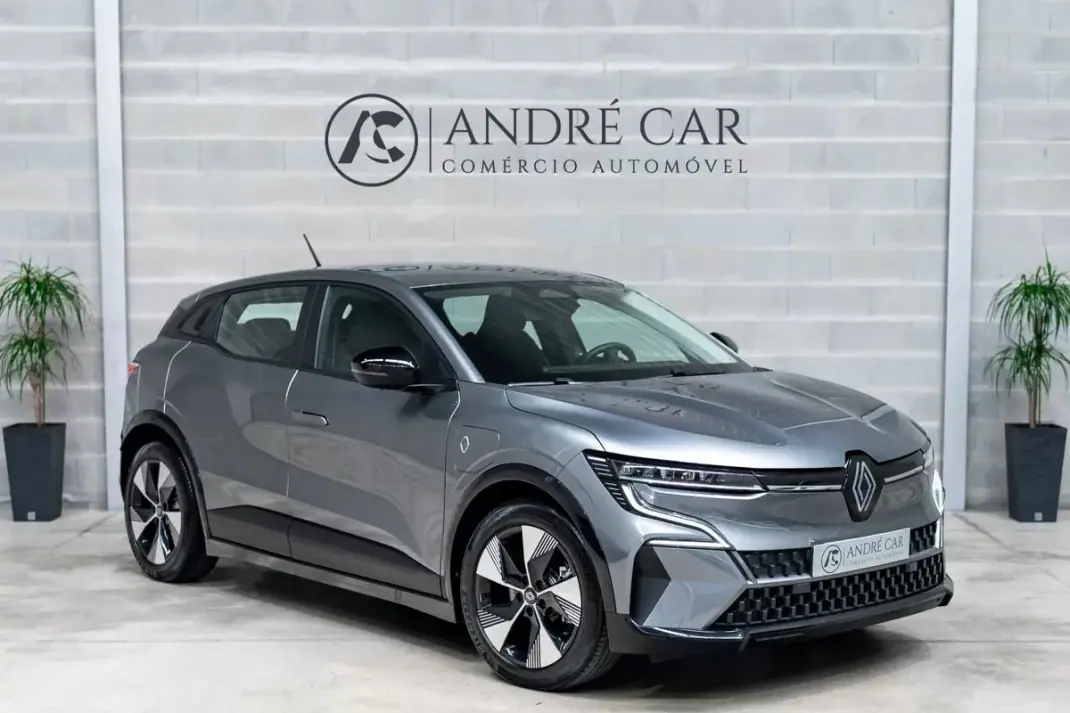 Renault Mégane E-Tech 2022 - 22450 EUR, 57733 km - AUTO.MOTO.pt - 57733km - foto 2 de 40