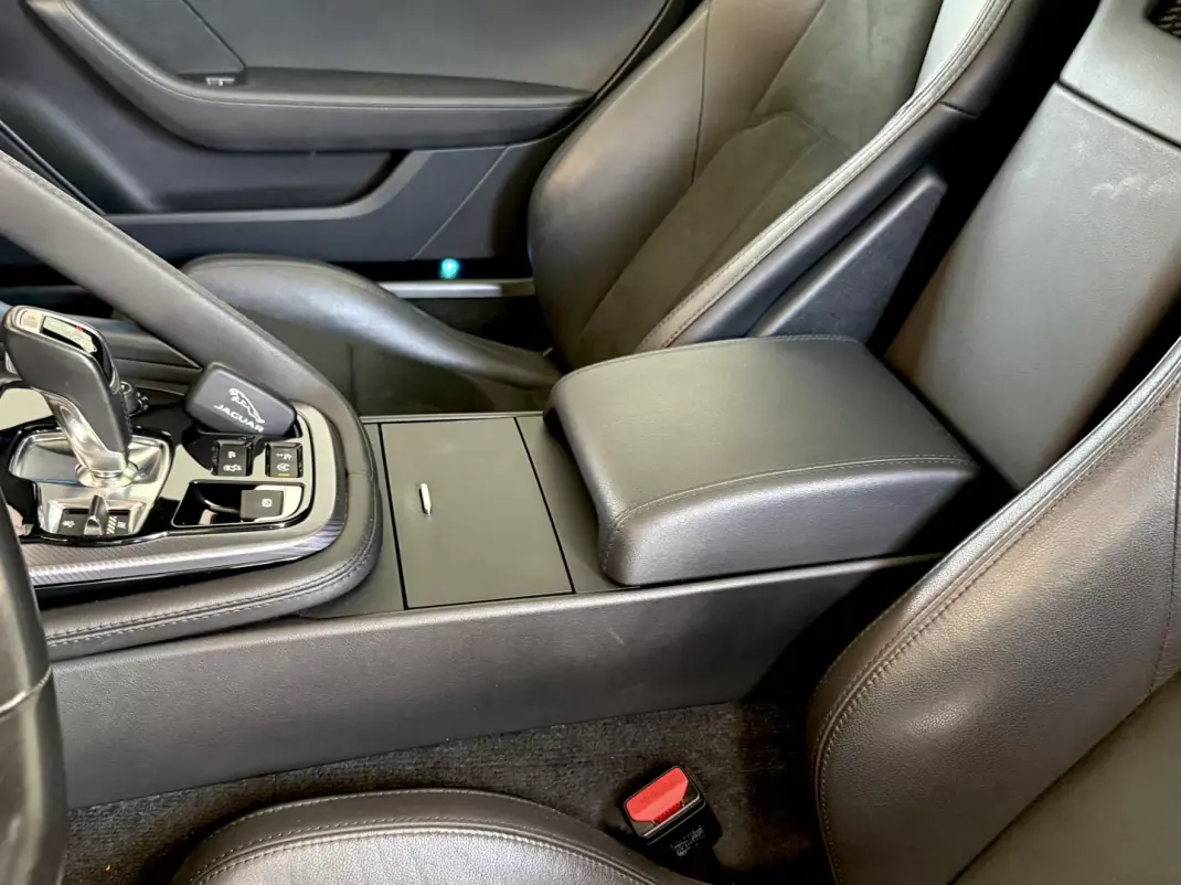 Jaguar F-Type 2018 - 46000 EUR, 64300 km - AUTO.MOTO.pt - 64300km - foto 125 de 135