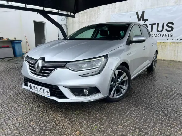 Renault Mégane 2018 - 14500 EUR, 170000 km - AUTO.MOTO.pt - 170000km - foto 5 de 12