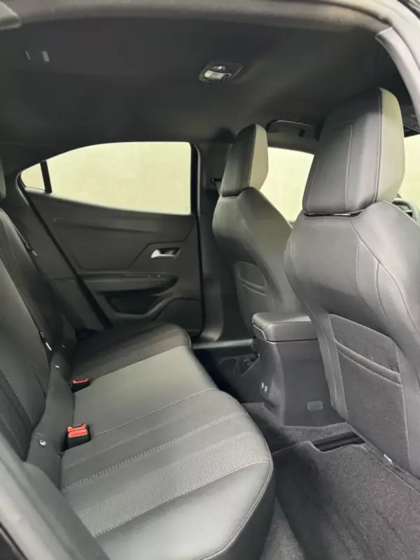 Opel Mokka-e 2025 - 25000 EUR, 9725 km - AUTO.MOTO.pt - 9725km - foto 12 de 21