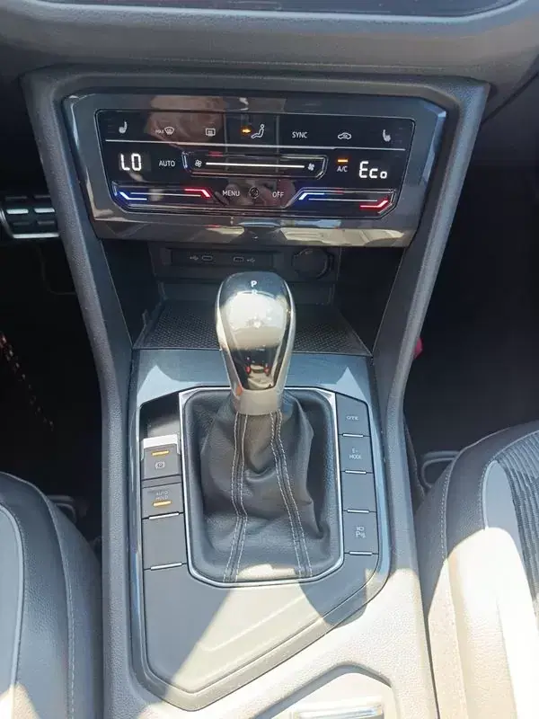 Volkswagen Tiguan 2021 - 28900 EUR, 141000 km - AUTO.MOTO.pt - 141000km - foto 13 de 33