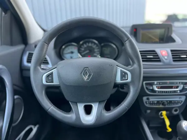 Renault Mégane Sport Tourer 2012 - 6950 EUR, 191200 km - AUTO.MOTO.pt - 191200km - foto 11 de 14