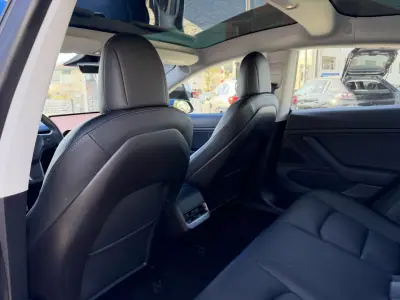 Tesla Model 3 2020 - 29500 EUR, 89581 km - 89581km - foto 20 de 48