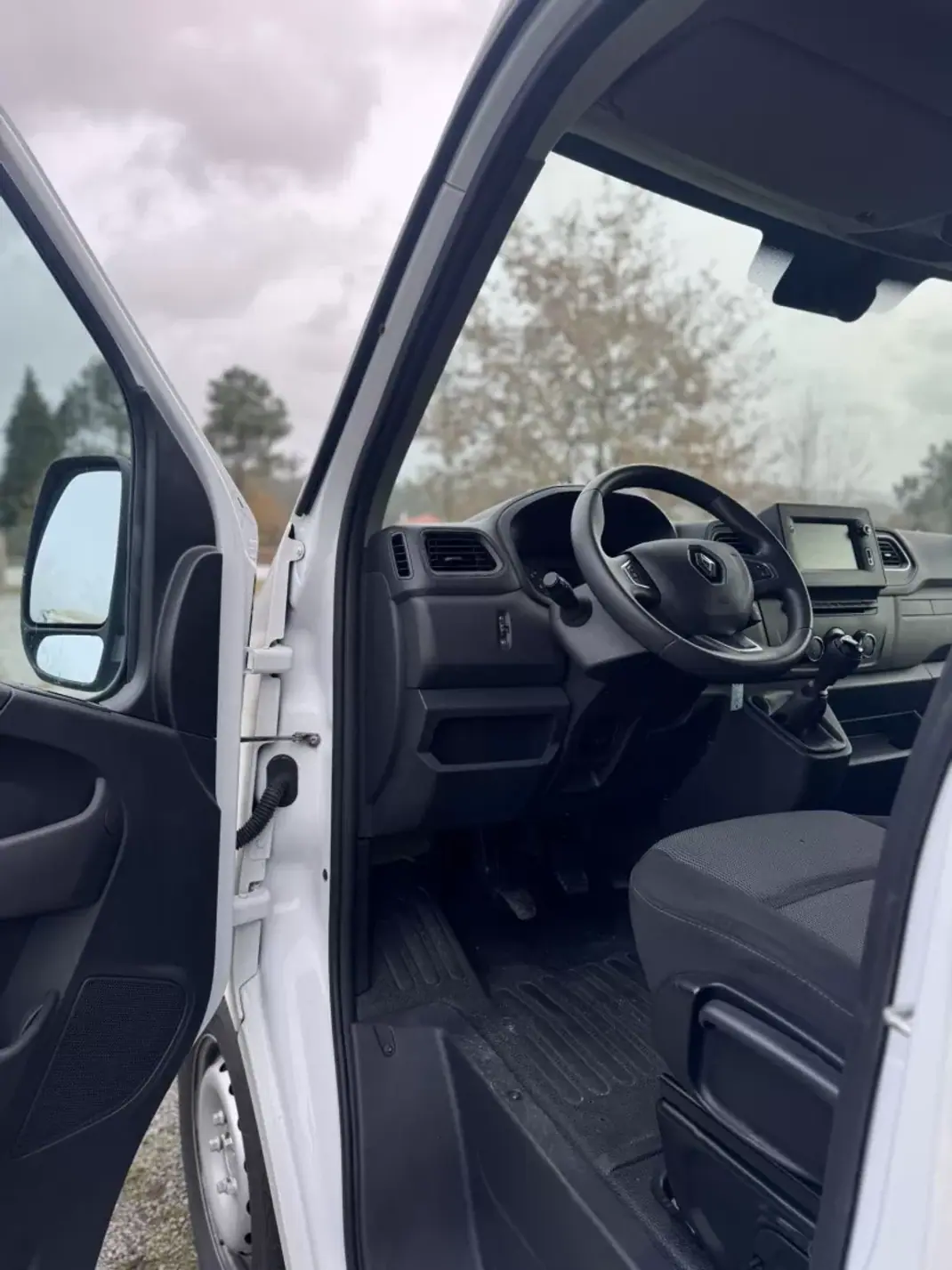 Renault Master 2022 - 23500 EUR, 72729 km - AUTO.MOTO.pt - 72729km - foto 5 de 17