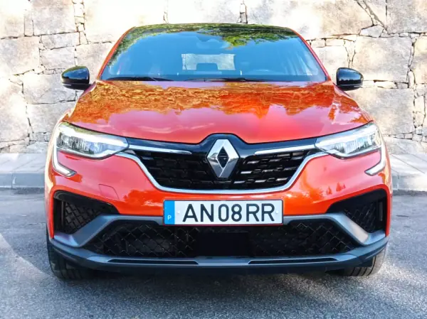 Renault Arkana 2022 - 24900 EUR, 34000 km - AUTO.MOTO.pt - 34000km - foto 6 de 19