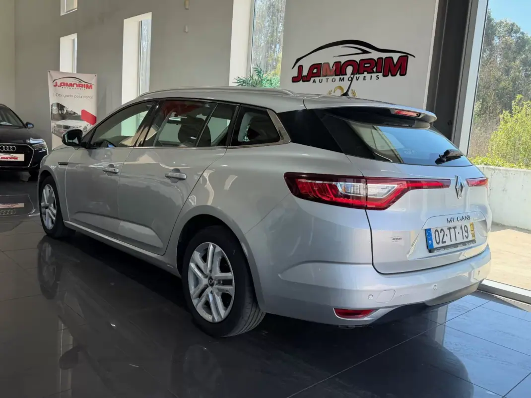 Renault Mégane Sport Tourer 2017 - 9650 EUR, 196121 km - AUTO.MOTO.pt - 196121km - foto 2 de 22