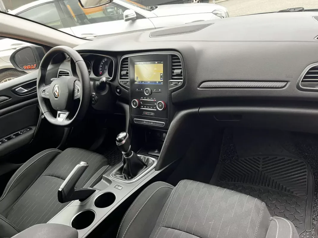 Renault Mégane Sport Tourer 2020 - 15900 EUR, 152047 km - 152047km - foto 15 de 19