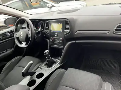 Renault Mégane Sport Tourer 2020 - 16900 EUR, 152047 km - AUTO.MOTO.pt - 152047km - foto 15 de 19