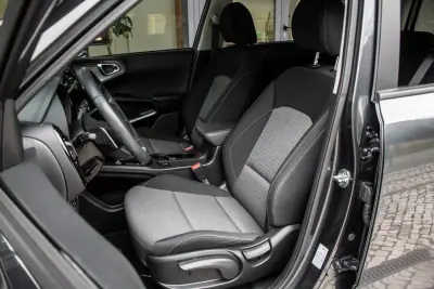 Kia e-Soul 2022 - 18900 EUR, 38143 km - AUTO.MOTO.pt - 38143km - foto 33 de 46