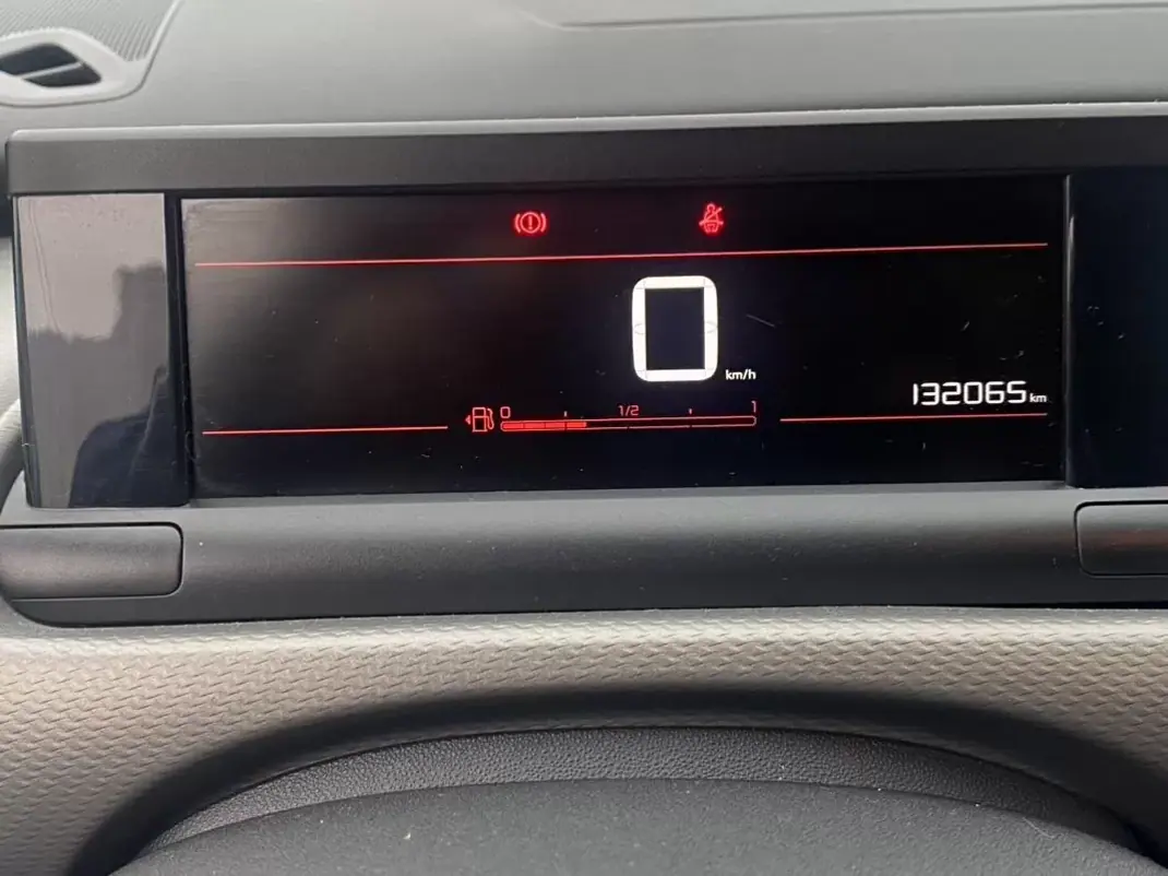 Citroën C4 Cactus 2018 - 13990 EUR, 131000 km - AUTO.MOTO.pt - 131000km - foto 15 de 19