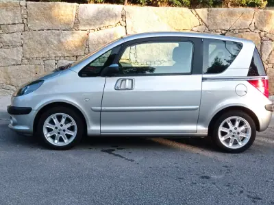 Peugeot 1007 2005 - 5990 EUR, 189500 km - AUTO.MOTO.pt - 189500km - foto 7 de 12