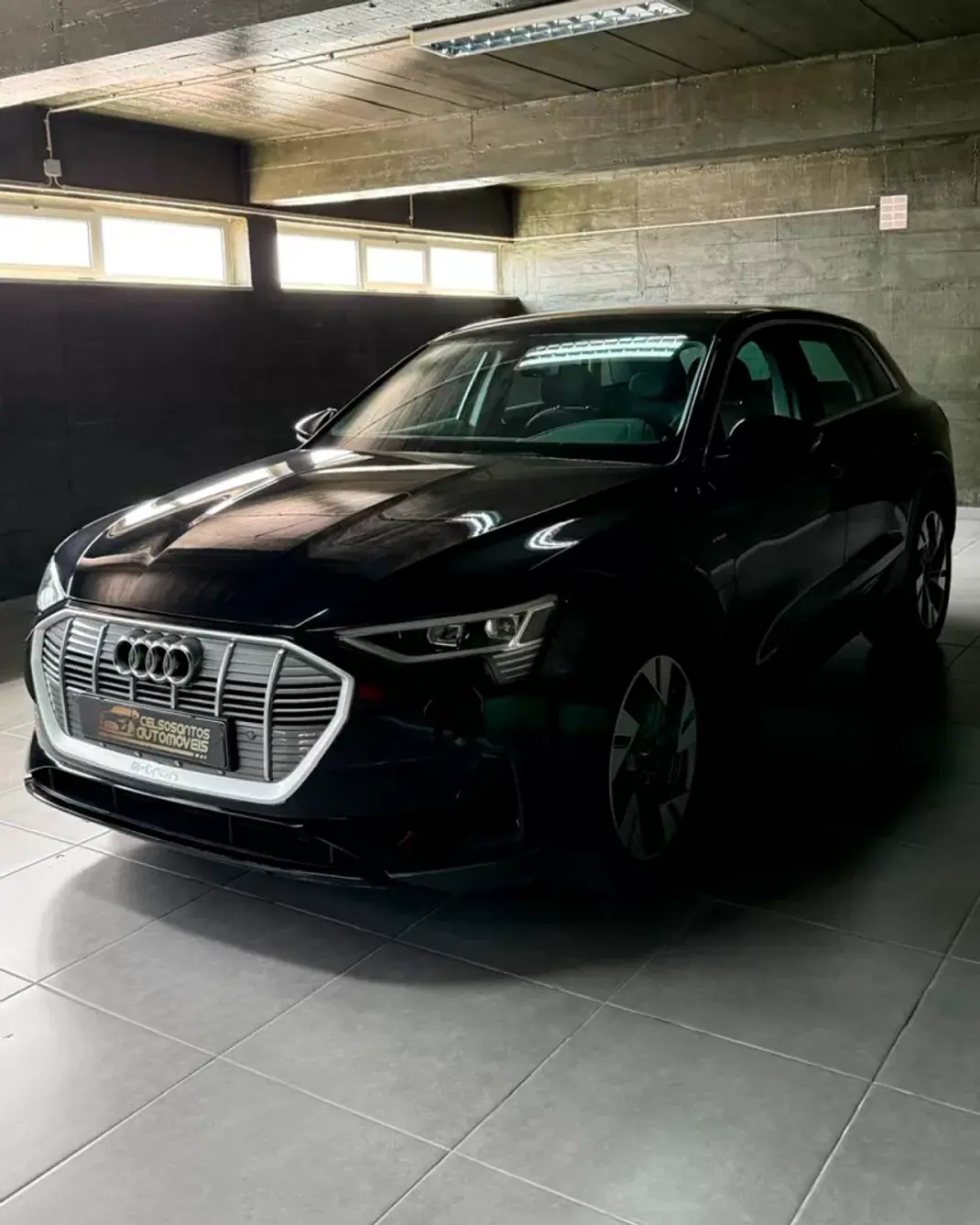 Audi e-tron 2020 - 27500 EUR, 90120 km - AUTO.MOTO.pt - 90120km - foto 4 de 17