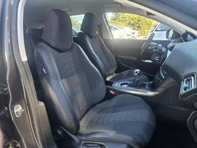 Peugeot 308 2018 - 13200 EUR, 61900 km - 61900km - foto 17 de 37