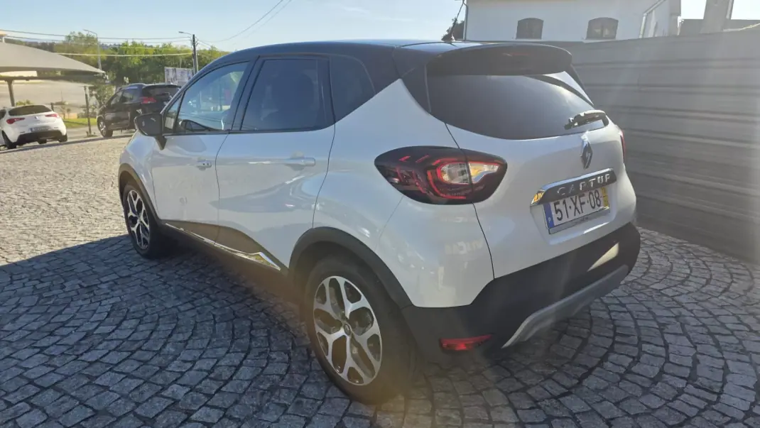 Renault Captur 2019 - 15590 EUR, 47000 km - AUTO.MOTO.pt - 47000km - foto 2 de 14