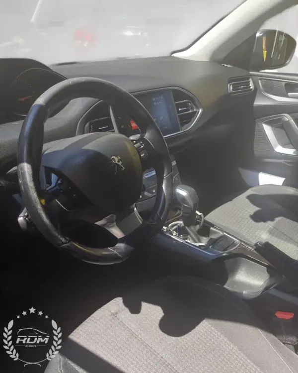 Peugeot 308 SW 2017 - 8290 EUR, 212000 km - AUTO.MOTO.pt - 212000km - foto 5 de 7