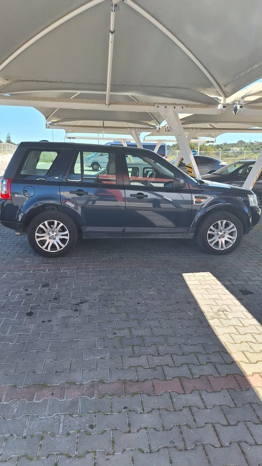 Land Rover Freelander 2007 - 21000 EUR, 220000 km - AUTO.MOTO.pt - 220000km - foto 1 de 13