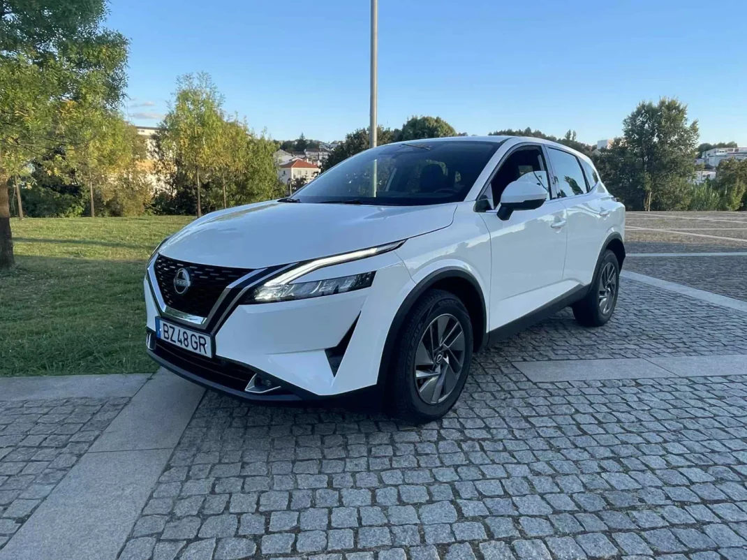 Nissan Qashqai 2022 - 24500 EUR, 87000 km - AUTO.MOTO.pt - 87000km - foto 1 de 14