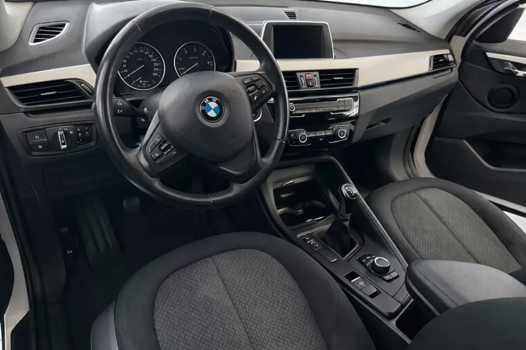 BMW X1 2017 - 14990 EUR, 280000 km - AUTO.MOTO.pt - 280000km - foto 6 de 9