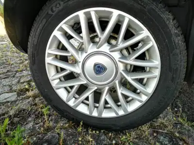 Lancia Ypsilon 2014 - 7500 EUR, 100000 km - AUTO.MOTO.pt - 100000km - foto 36 de 36
