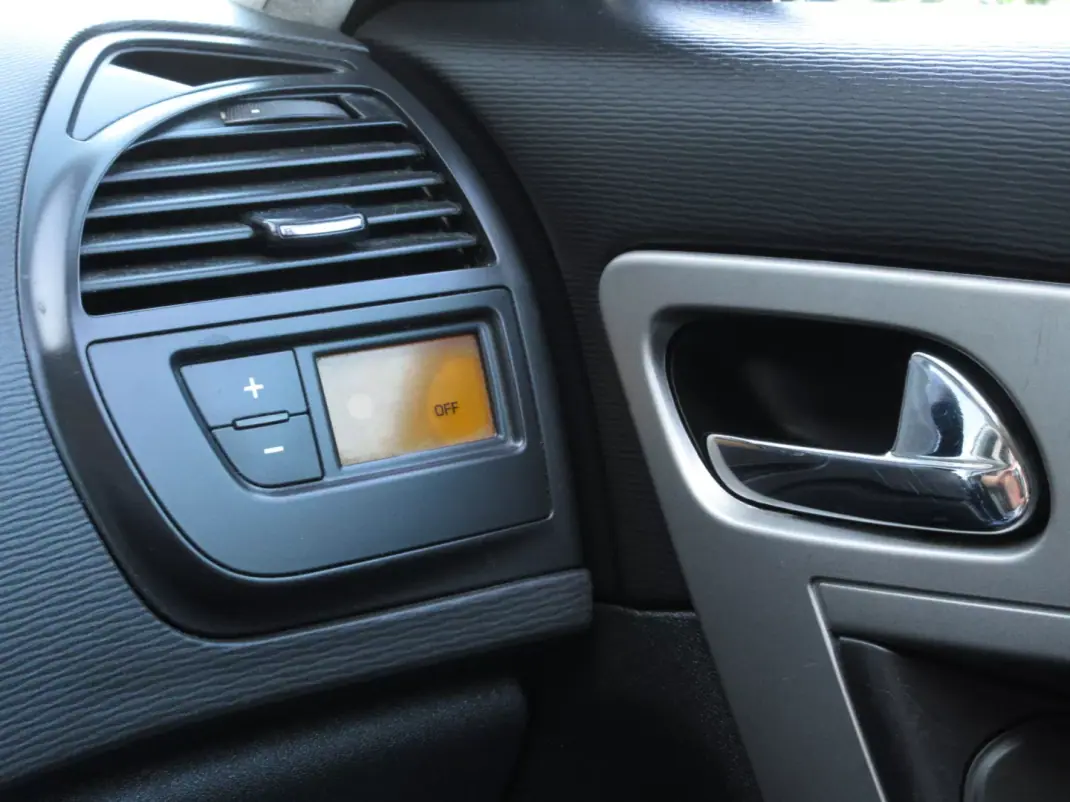 Citroën C4 Grand Picasso 2010 - 3490 EUR, 330000 km - AUTO.MOTO.pt - 330000km - foto 37 de 40