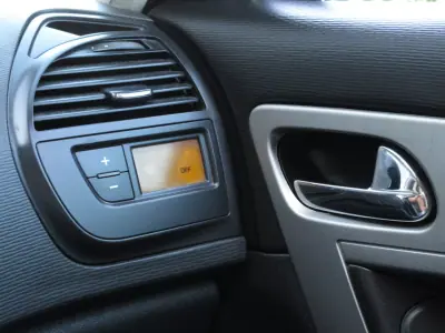 Citroën C4 Grand Picasso 2010 - 3490 EUR, 330000 km - AUTO.MOTO.pt - 330000km - foto 37 de 40