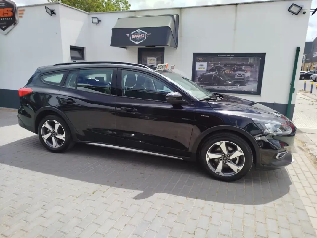 Ford Focus SW 2021 - 17950 EUR, 80831 km - AUTO.MOTO.pt - 80831km - foto 2 de 19