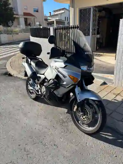 Honda Varadero 2005 - 4800 EUR, 52000 km - foto 1 de 9