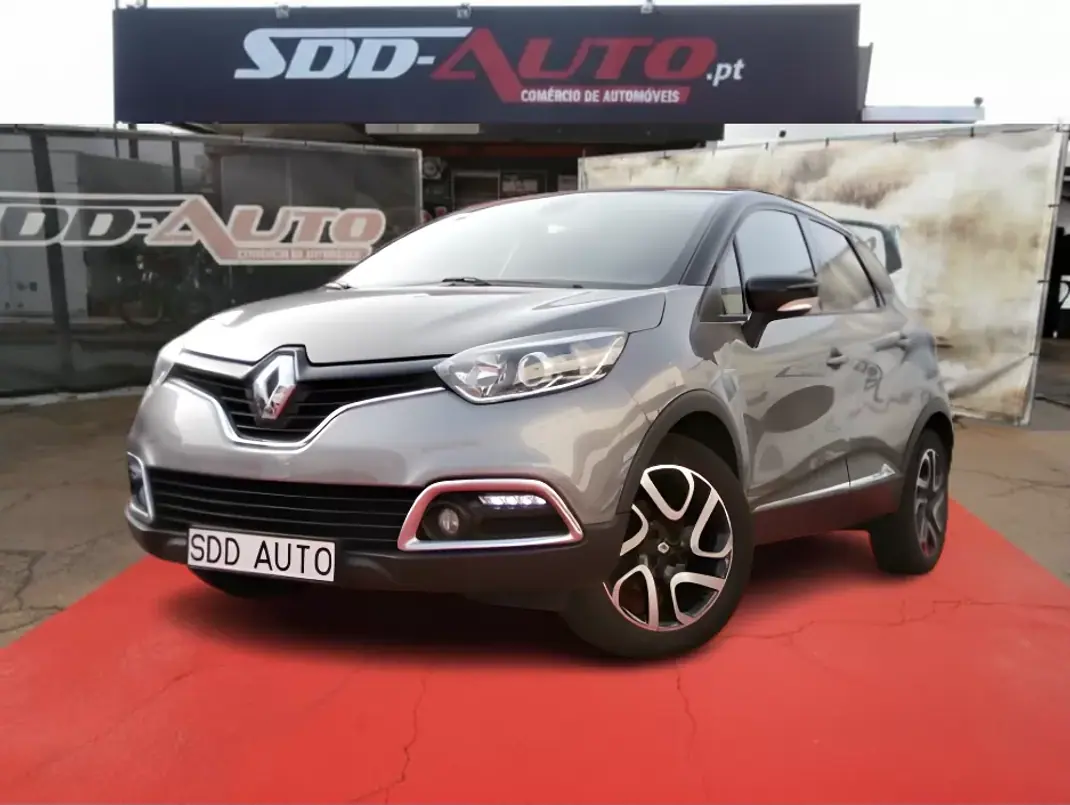 Renault Captur 2014 - 12900 EUR, 155622 km - AUTO.MOTO.pt - 155622km - foto 1 de 30