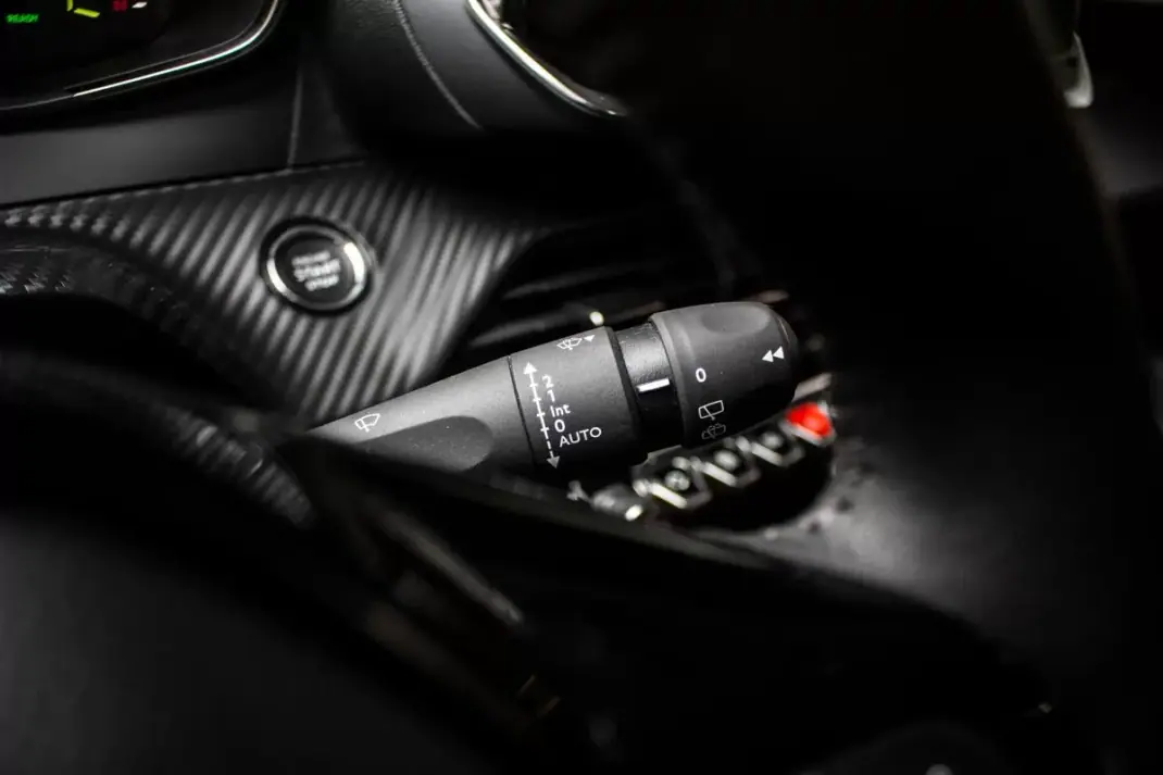 Peugeot e-208 2023 - 17800 EUR, 18457 km - AUTO.MOTO.pt - 18457km - foto 17 de 41