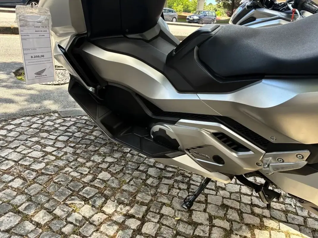 Honda Forza 2022 - 8250 EUR, 37616 km - AUTO.MOTO.pt - 37616km - foto 14 de 14