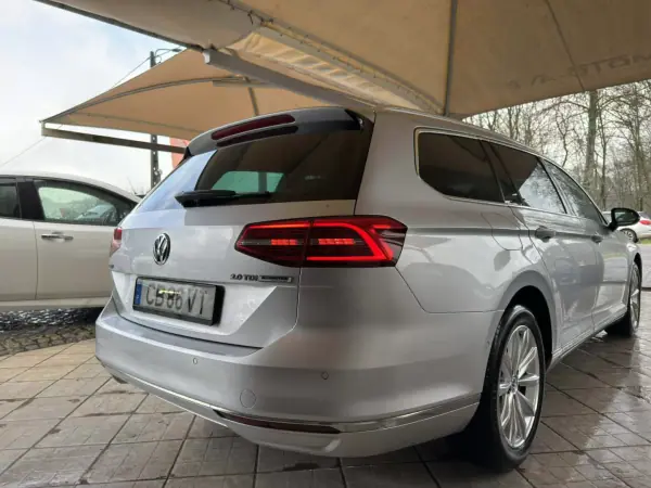 Volkswagen Passat Variant 2015 - 13950 EUR, 242286 km - AUTO.MOTO.pt - 242286km - foto 7 de 36