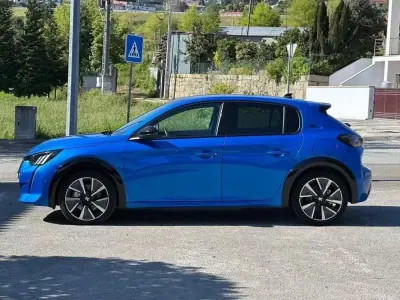 Peugeot e-208 2020 - 17500 EUR, 77000 km - AUTO.MOTO.pt - 77000km - foto 8 de 23