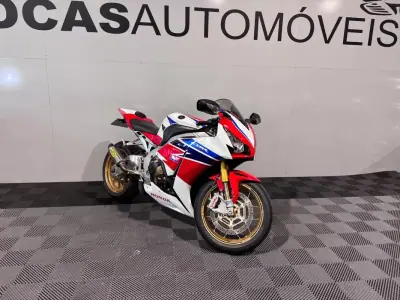 Honda CBR 1000RR 2015 - 14500 EUR, 33944 km - AUTO.MOTO.pt - 33944km - foto 12 de 21