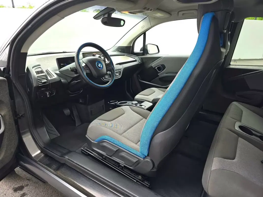 BMW i3 2019 - 19900 EUR, 78800 km - AUTO.MOTO.pt - 78800km - foto 26 de 33