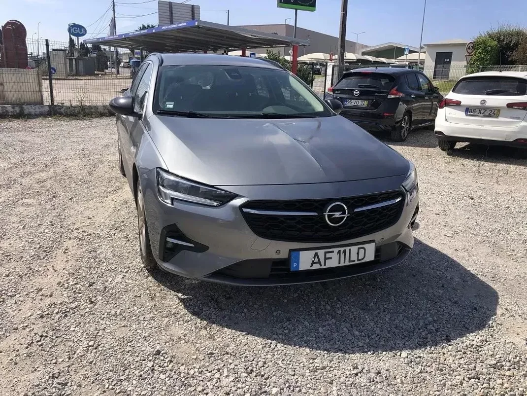 Opel Insignia Sports Tourer 2021 - 13499 EUR, 120000 km - AUTO.MOTO.pt - 120000km - foto 1 de 12