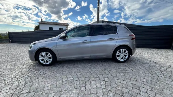 Peugeot 308 2014 — photo 2 of 10