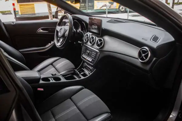 Mercedes-Benz CLA 180 2018 - 19500 EUR, 177901 km - AUTO.MOTO.pt - 177901km - foto 25 de 39