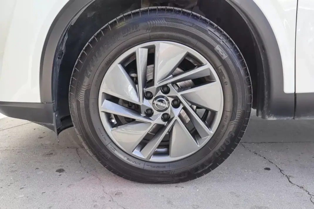 Nissan Qashqai 2023 - 20990 EUR, 56190 km - 56190km - foto 8 de 31