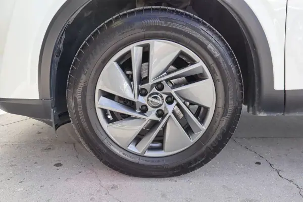 Nissan Qashqai 2023 - 20990 EUR, 56190 km - AUTO.MOTO.pt - 56190km - foto 8 de 31
