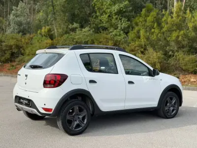 Dacia Sandero 2017 - 9900 EUR, 103200 km - AUTO.MOTO.pt - 103200km - foto 20 de 24
