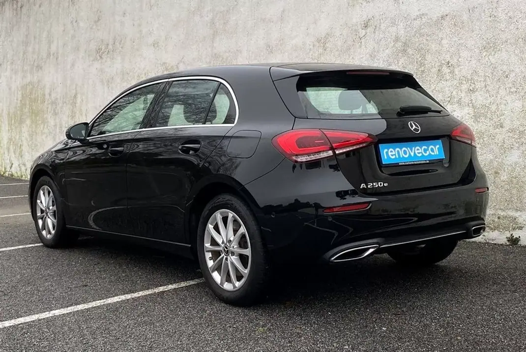 Mercedes-Benz A 250 2021 - 27900 EUR, 106000 km - AUTO.MOTO.pt - 106000km - foto 2 de 21