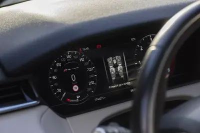 Land Rover Range Rover Velar 2017 - 39900 EUR, 175180 km - AUTO.MOTO.pt - 175180km - foto 17 de 36