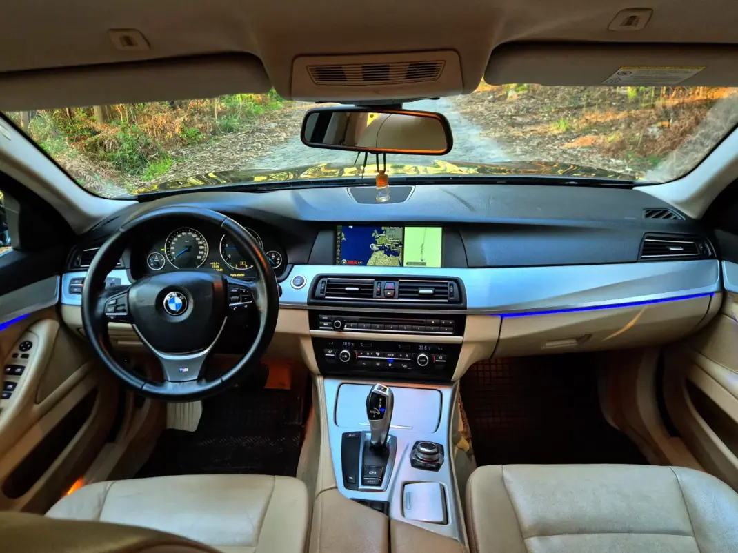 BMW 520 2010 - 18250 EUR, 234000 km - AUTO.MOTO.pt - 234000km - foto 14 de 17