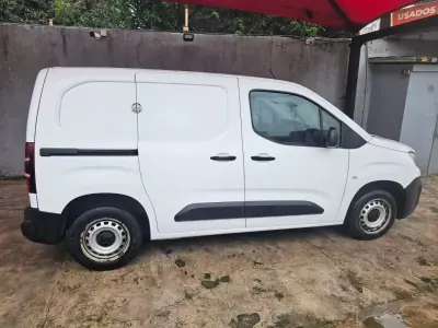 Peugeot Partner 3 lugares Longa 2020 - 9250 EUR, 157000 km - AUTO.MOTO.pt - 157000km - foto 4 de 14