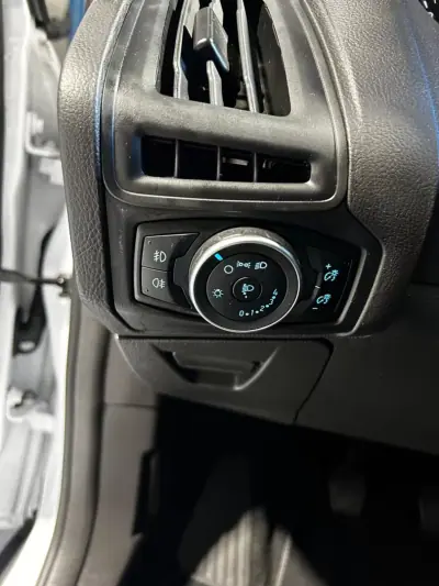 Ford Focus 2018 - 9900 EUR, 71250 km - AUTO.MOTO.pt - 71250km - foto 11 de 27