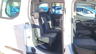 Toyota Proace City Verso 1.5D L1 Confort 2022 - 22900 EUR, 171567 km - AUTO.MOTO.pt - 171567km - foto 14 de 35