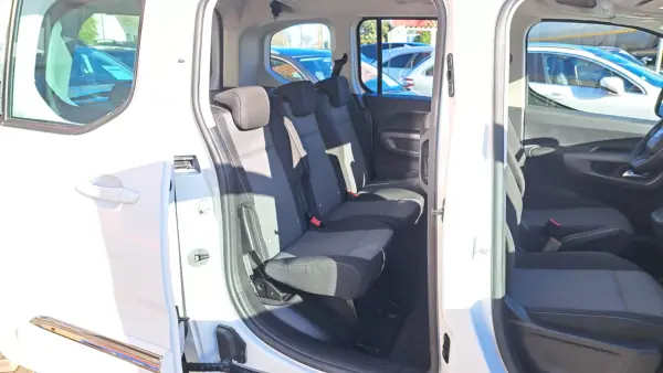 Toyota Proace City Verso 1.5D L1 Confort 2022 - 22900 EUR, 171567 km - AUTO.MOTO.pt - 171567km - foto 14 de 35