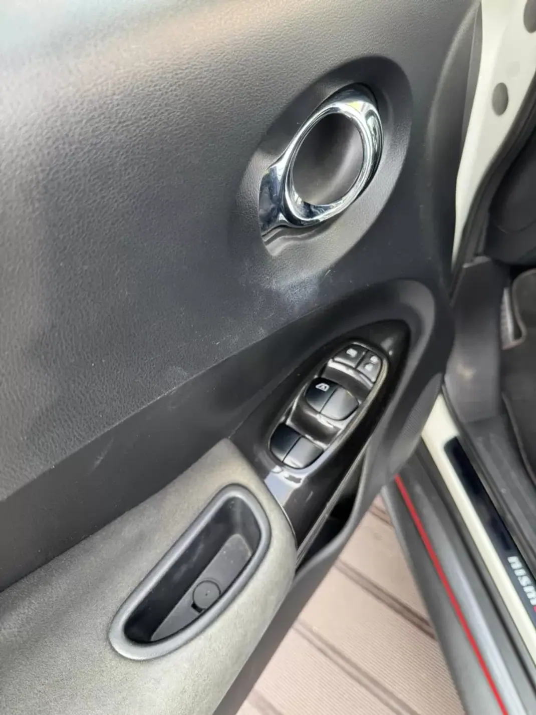 Nissan Juke 2014 - 16700 EUR, 114700 km - AUTO.MOTO.pt - 114700km - foto 12 de 13