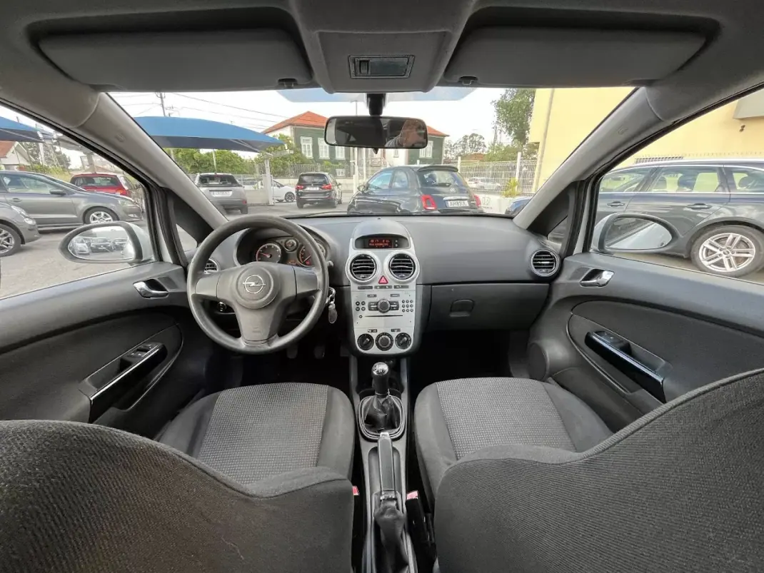 Opel Corsa 2011 - 6450 EUR, 117000 km - AUTO.MOTO.pt - 117000km - foto 10 de 50